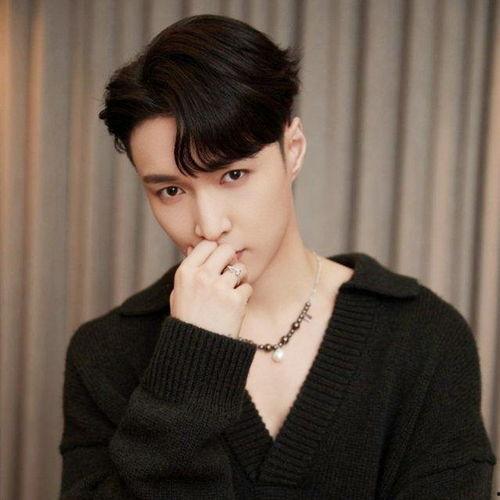 张艺兴最新资源爆料,多领域发展再创新高  第2张