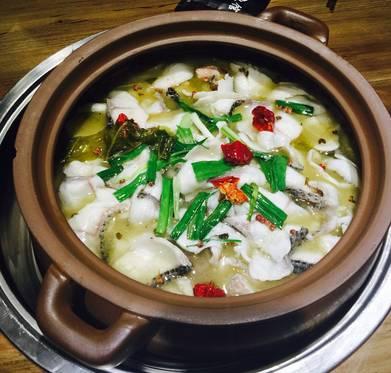 大厨爆料酸菜鱼视频教程,酸菜鱼经典做法，一学就会的秘诀大公开！